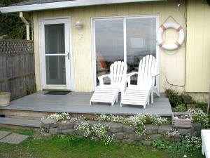 Kindred Spirits Cabin 7 deck