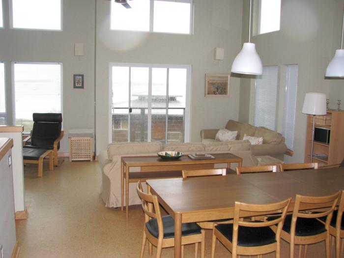 Hardy's Hideaway vaulted ceiling ocean view