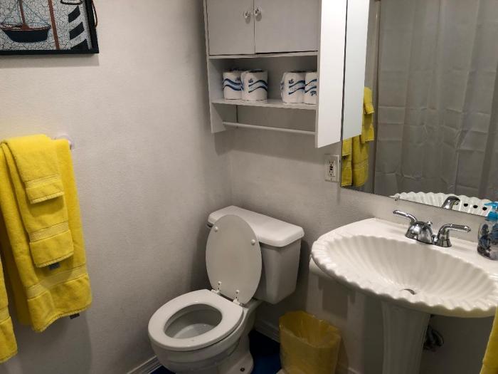 Couple's Retreat bathroom
