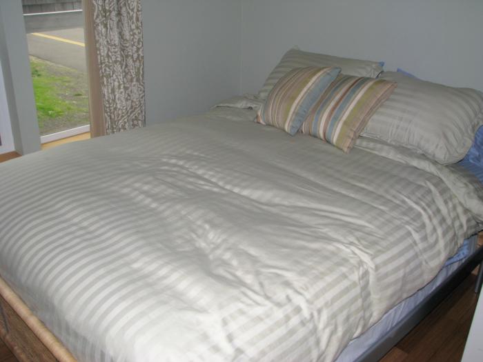queen pillow top bed