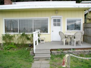 Anchor's Away Cabin 3 deck