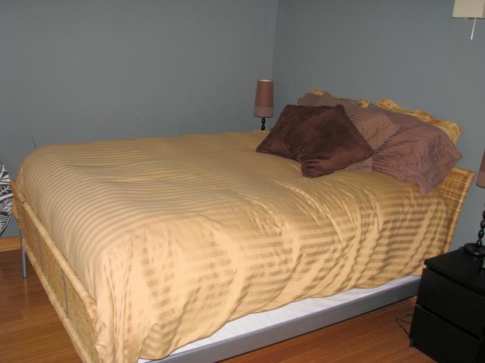 queen pillow top bed