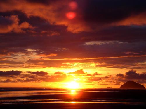 An Or coast sunset from one of our Netarts vacation rentals